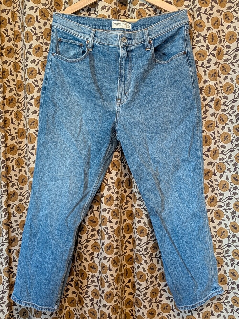 Abercrombie & Fitch Classic Ankle Straight Jeans